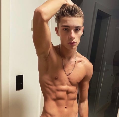 livesexr.com romeo_twink profile on OnlyFans in gay category