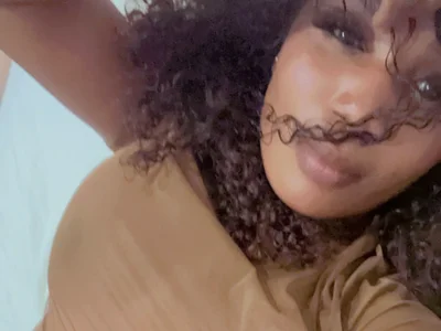 ___Nessa Curvy webcam from United Kingdom