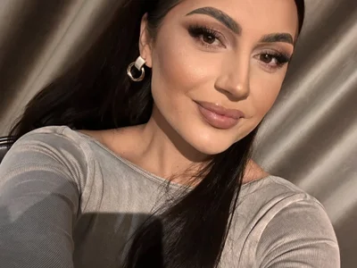 ClaraaJoy Brown Eyes webcam from Romania
